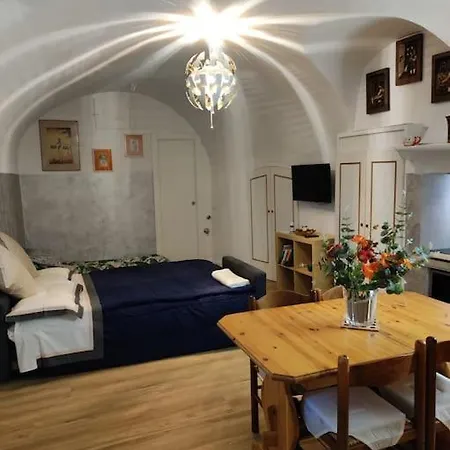 Apartment La Casetta Di Meriam: Centro, Spiagge, Ariston